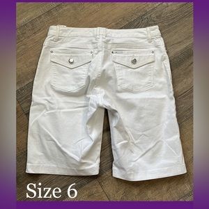 Lee Jean Shorts Slender Secret Size 6 White Jean Shorts 🌿Like New🌿